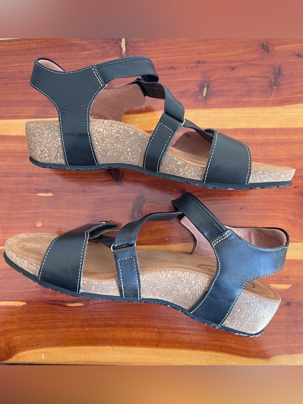 Taos Universe Sandals, size 9 - Picture 5 of 8